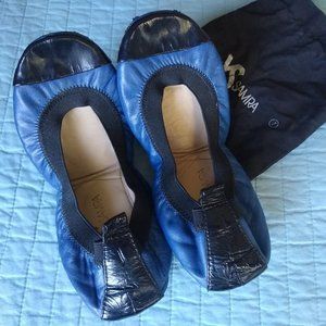 Yosi Samra foldable ballet flats, blue with black patent leather toe